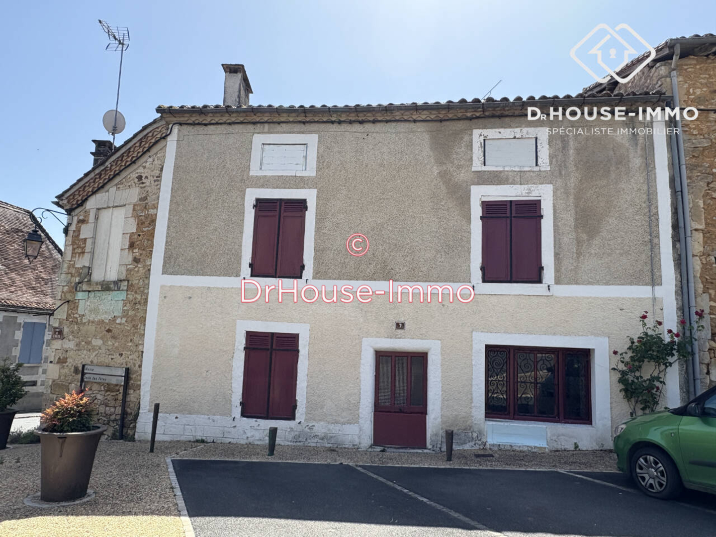 Maison 5 pièces de 140 m² - Milhac-de-Nontron (24470)