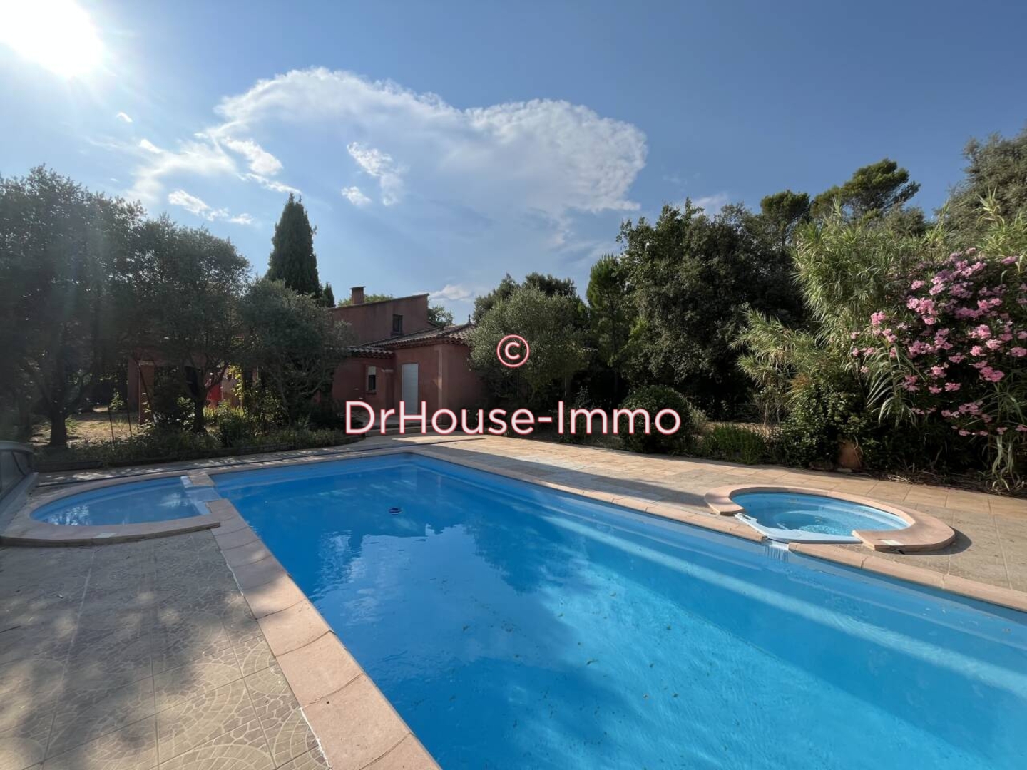 Maison 6 pièces de 195 m² - Le Val (83143)