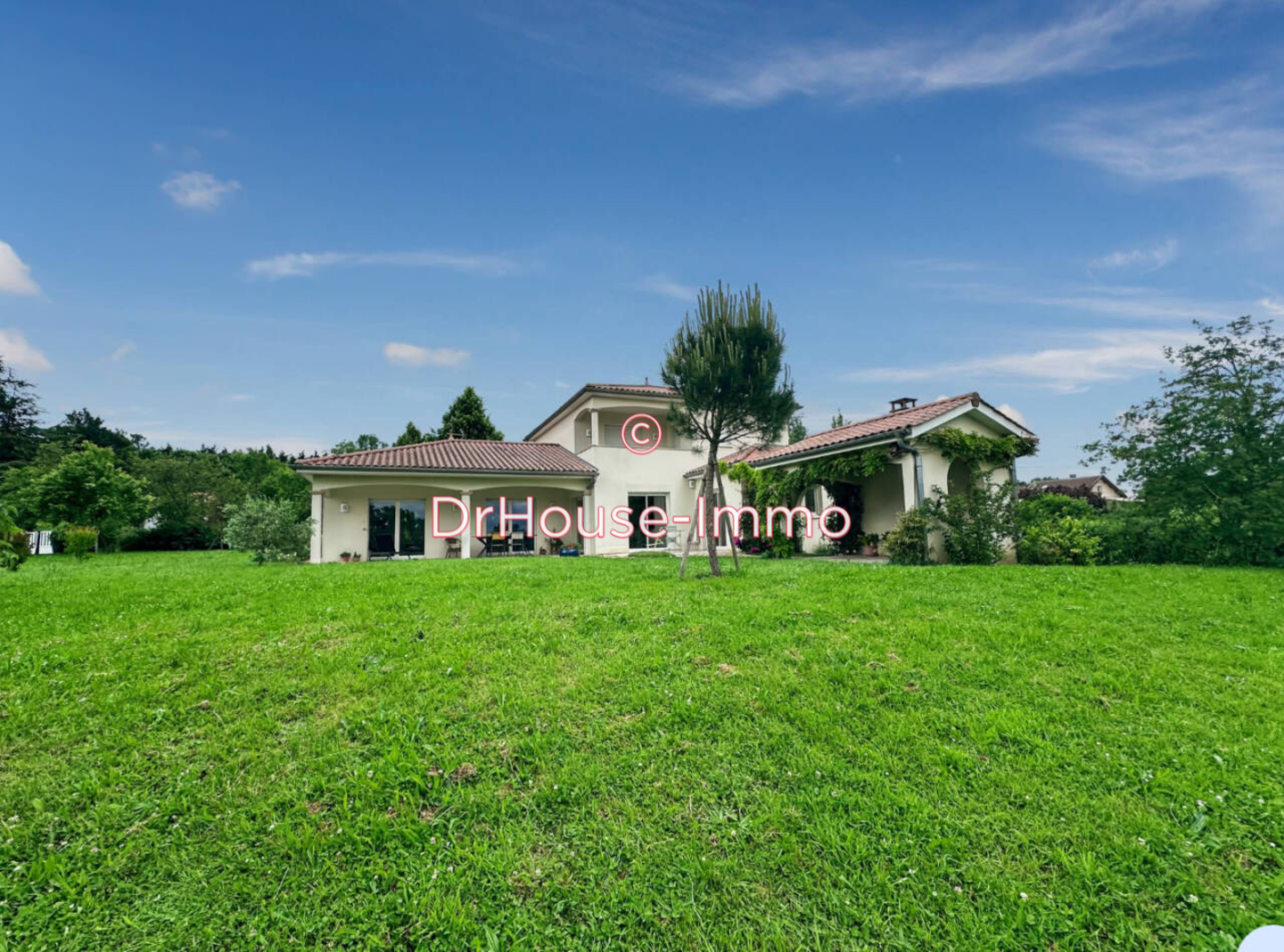 Maison 5 pièces de 210 m² - Saint-Martin-Belle-Roche (71118)