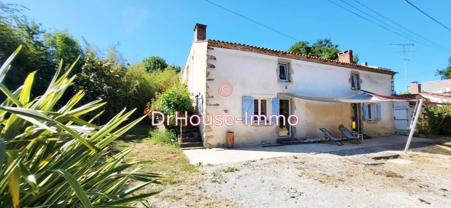 Maison 7 pièces de 218 m² - Aubigny (85430)