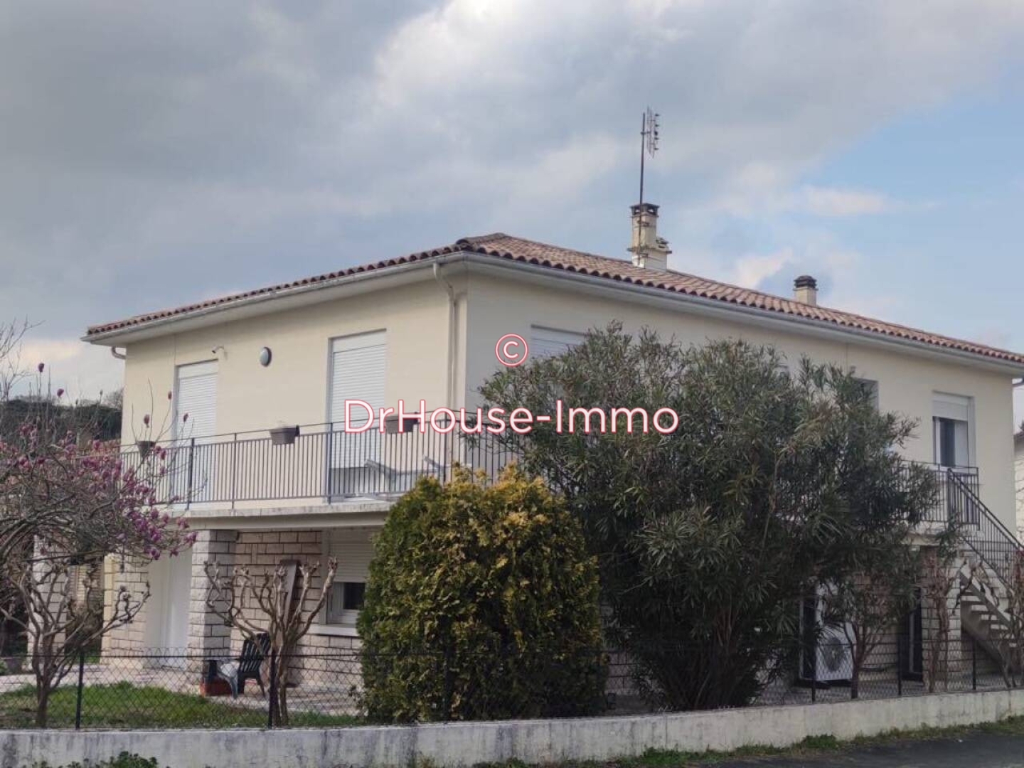 Maison 7 pièces de 187 m² - Bergerac (24100)