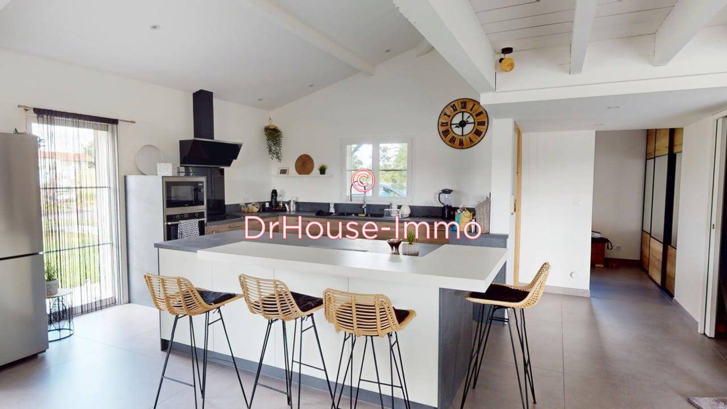 Maison 7 pièces de 181 m² - Saint-Loubès (33450)