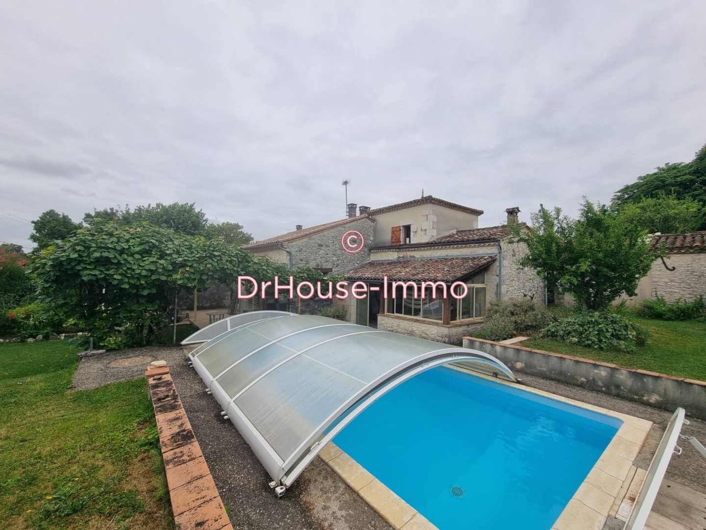 Maison 8 pièces de 141 m² - Douzains (47330)