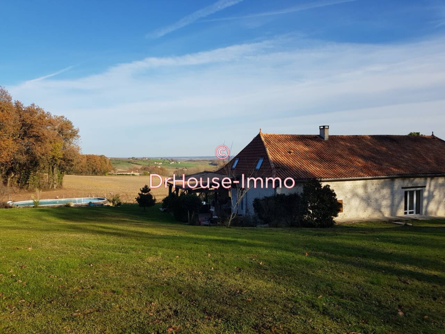 Maison 6 pièces de 285 m² - Villebois-Lavalette (16320)