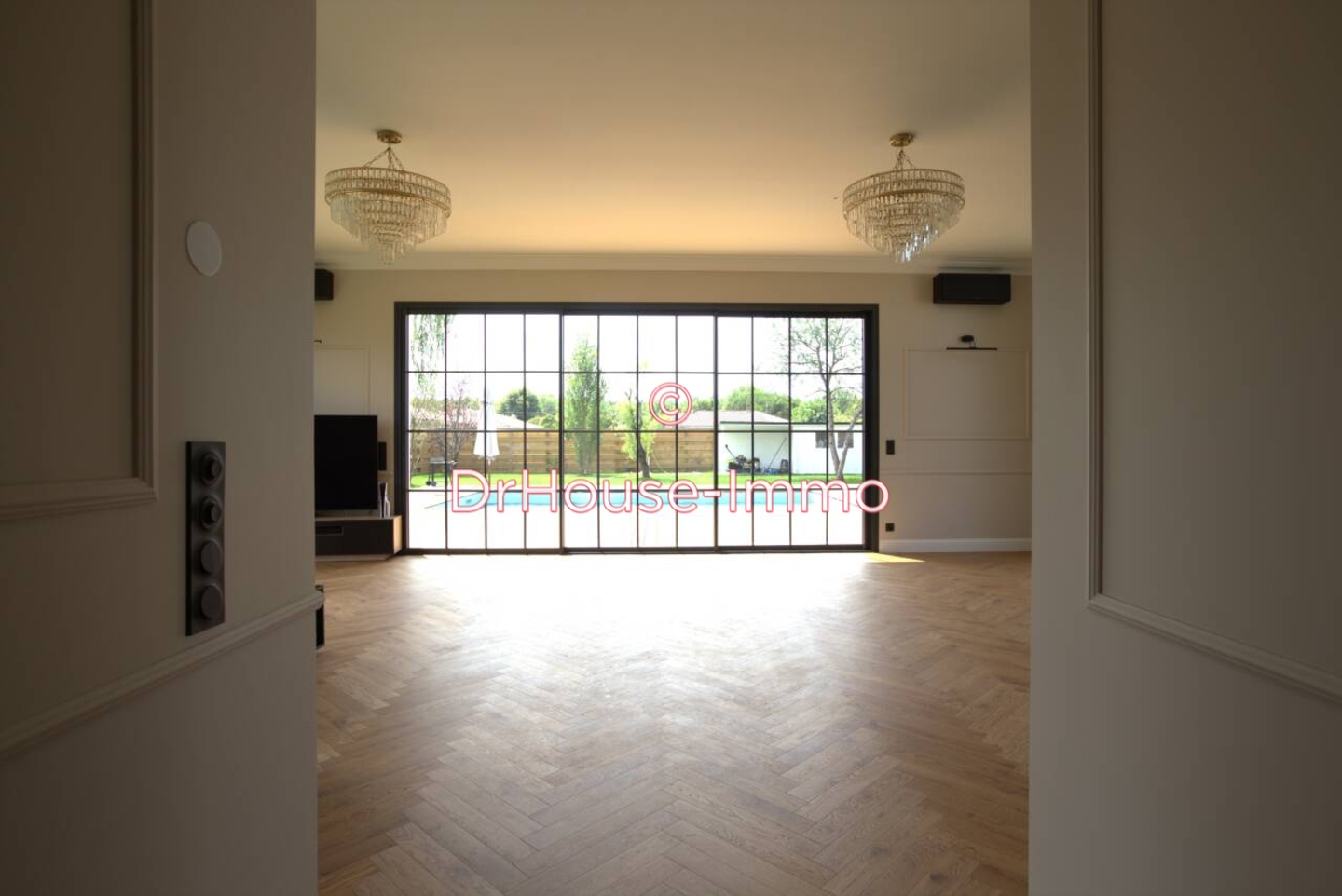 Maison 5 pièces de 215 m² - Saint-Sulpice-et-Cameyrac (33450)