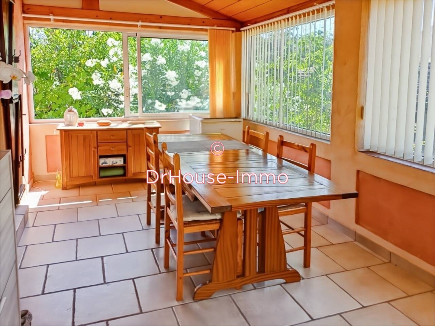 Appartement 4 pièces de 84 m² - Roquefort-les-Pins (06330)