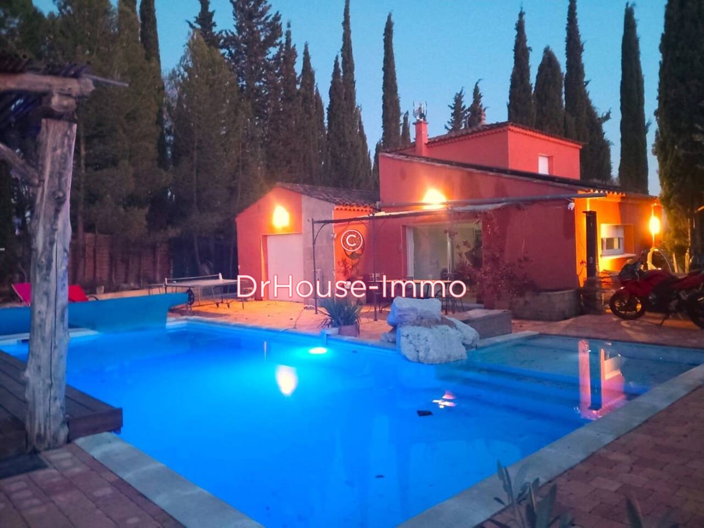 Maison 4 pièces de 120 m² - Uzès (30700)