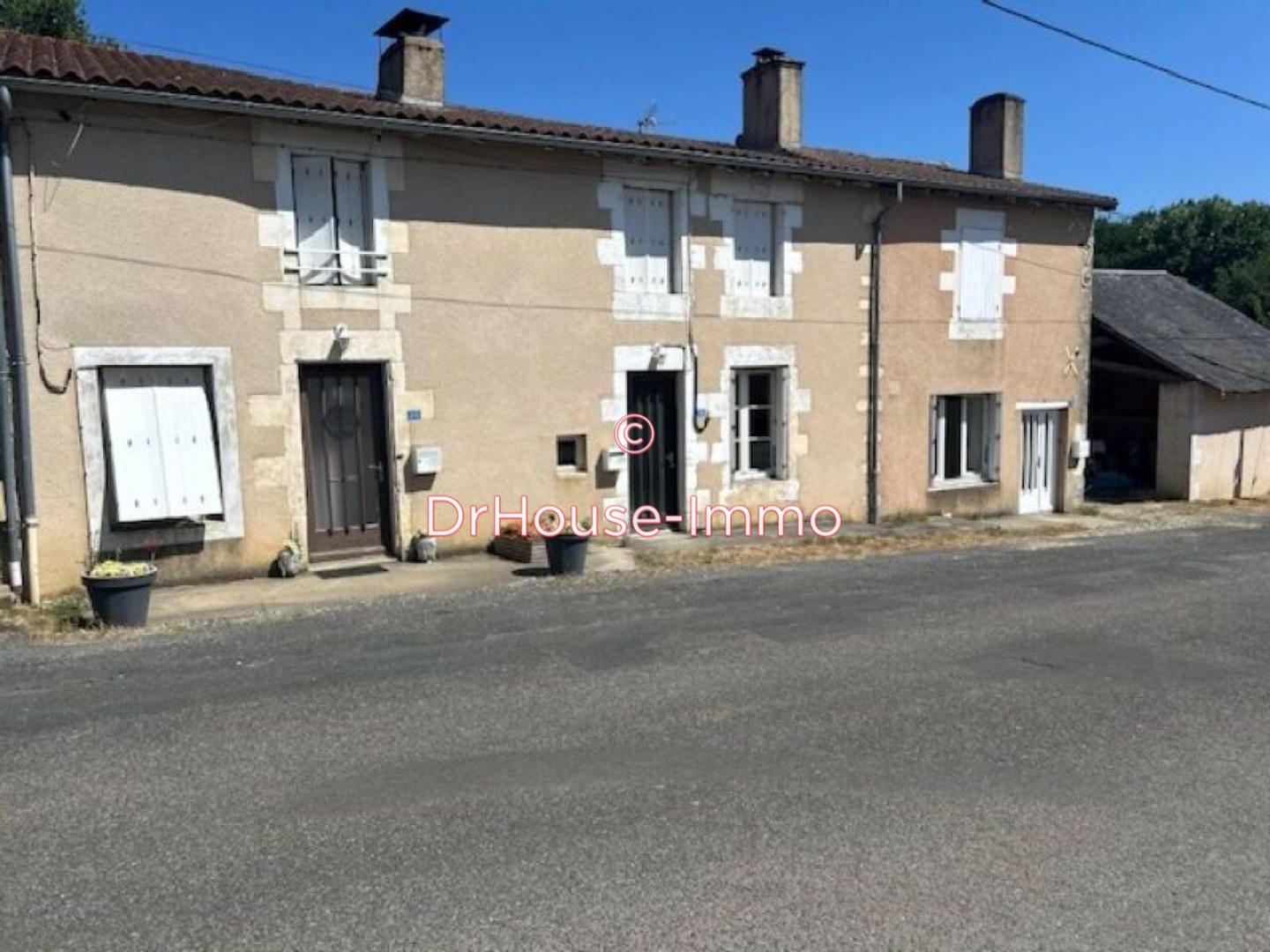 Maison 10 pièces de 282 m² - Iteuil (86240)