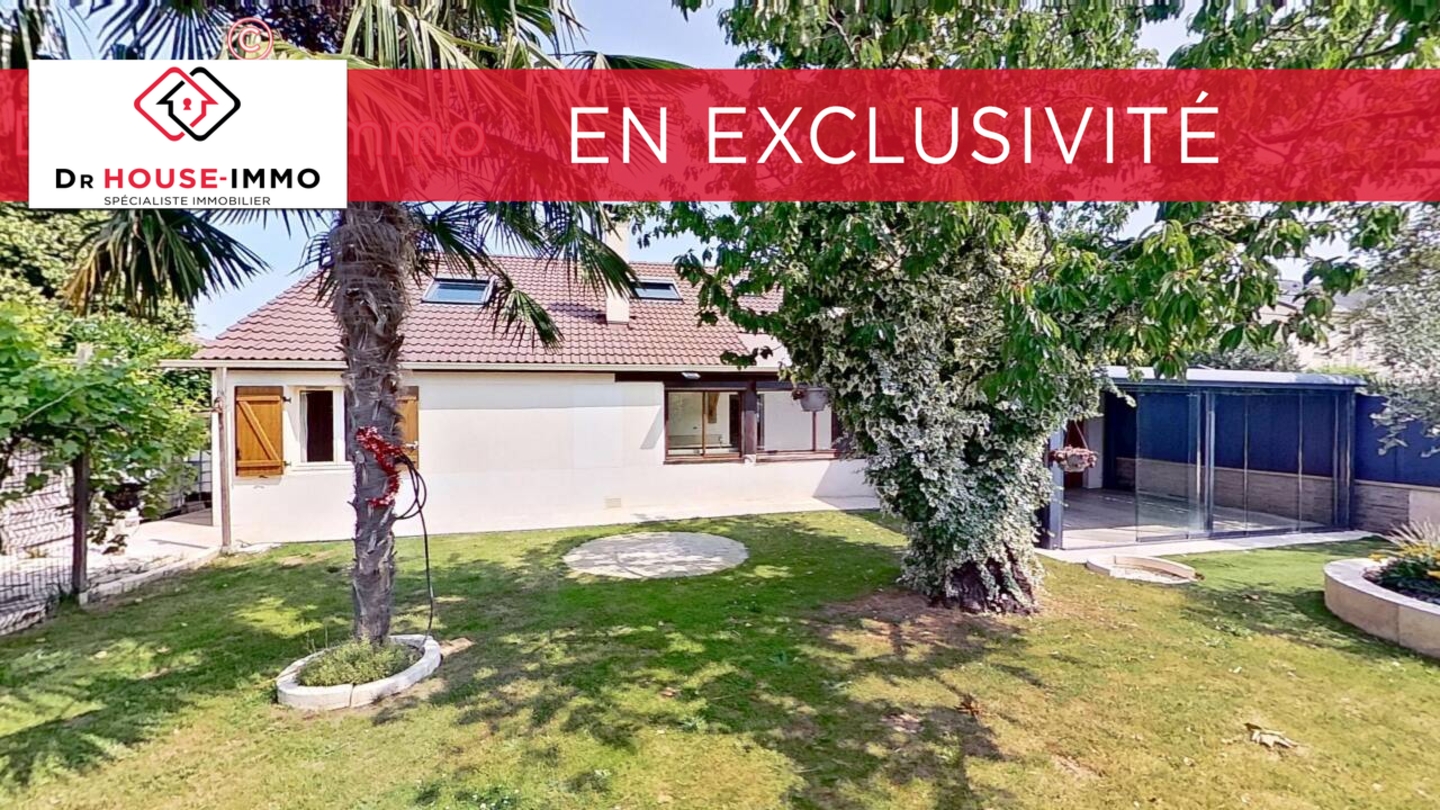 Photo 1 : Vente Maison 10 pièces Savigny-le-Temple 175 m²