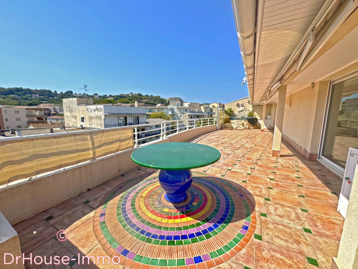 Photo 2 : Vente Appartement 2 pièces Cavalaire-sur-Mer 99 m²