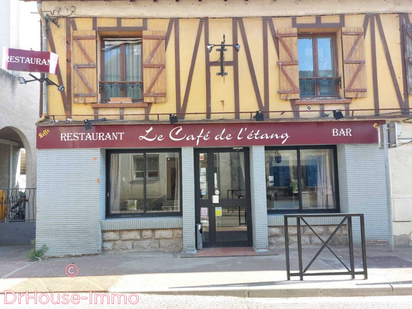 Photo 2 : Vente Commerce Élancourt 90 m²