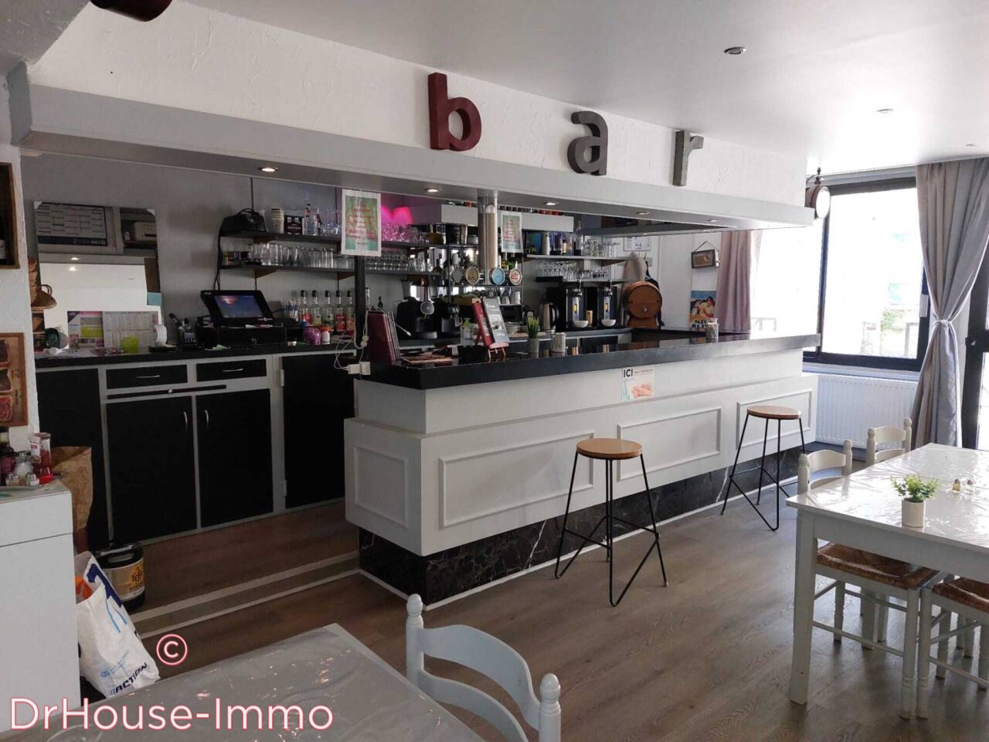 Photo 3 : Vente Commerce Élancourt 90 m²