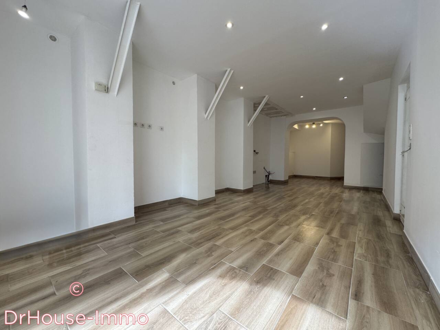 Photo 2 : Vente Commerce 3 pièces Pierrefeu-du-Var 52 m²