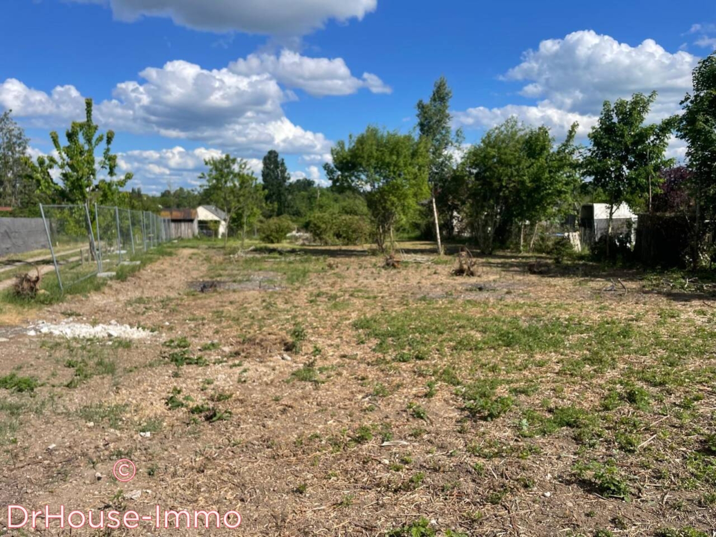 Photo 1 : Vente Terrain Sainte-Geneviève-des-Bois 3897 m²