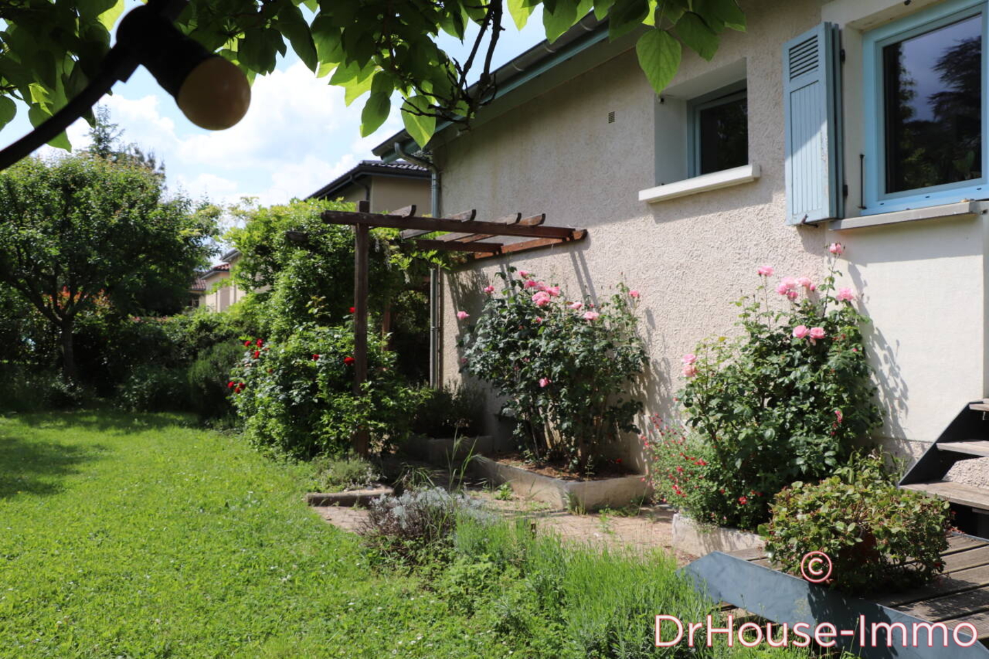 Photo 1 : Location Maison 7 pièces Saint-Germain-au-Mont-d'Or 139 m²