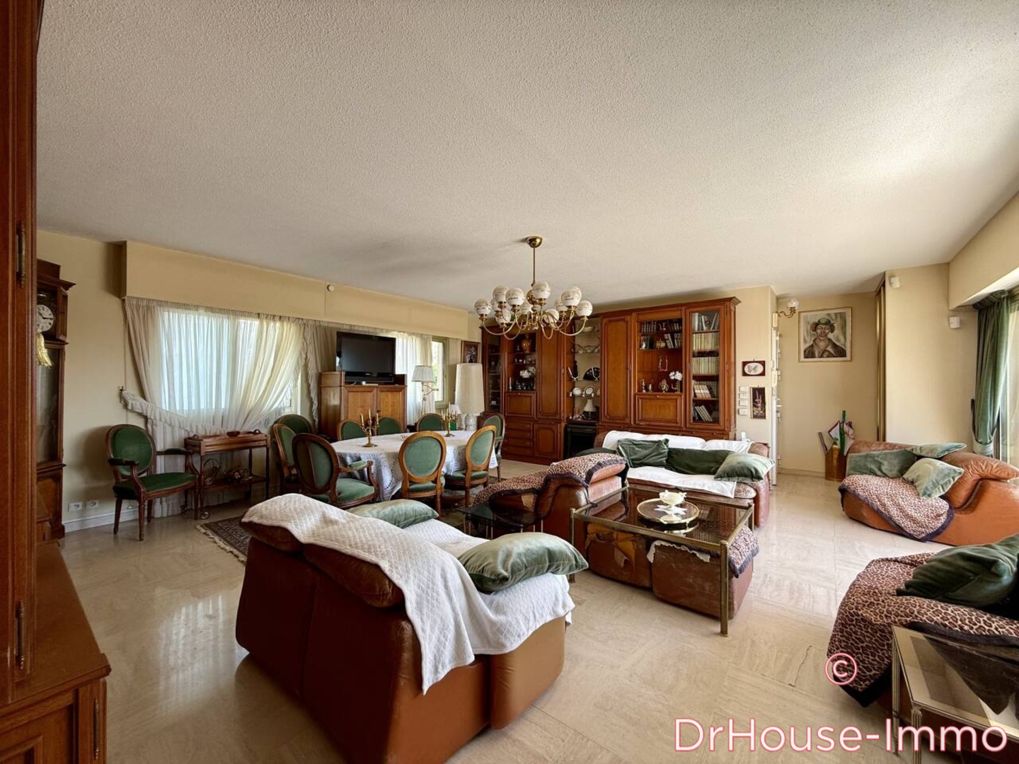 Photo 3 : Vente Appartement 4 pièces Saint-Laurent-du-Var 129 m²