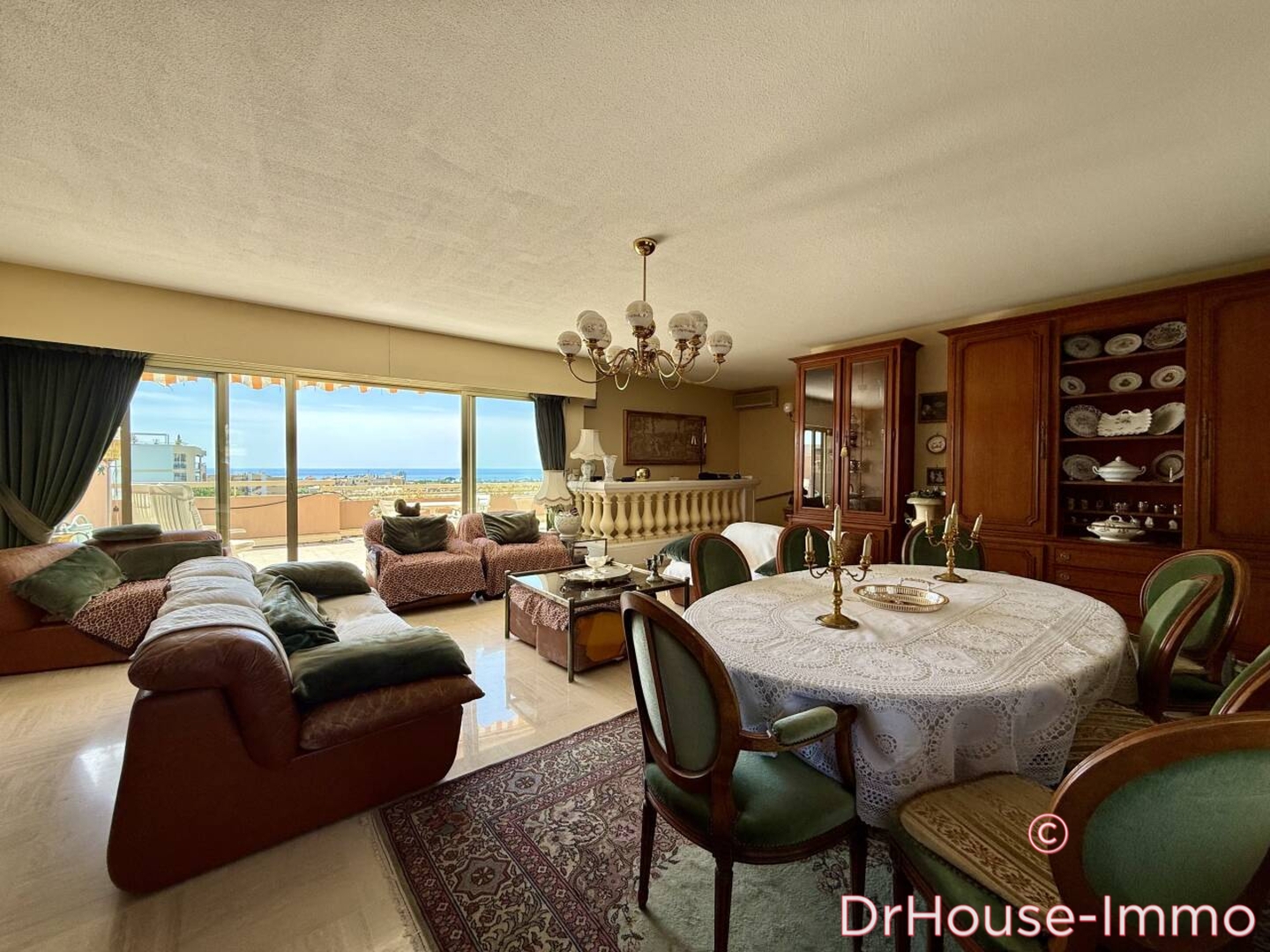 Photo 2 : Vente Appartement 4 pièces Saint-Laurent-du-Var 129 m²
