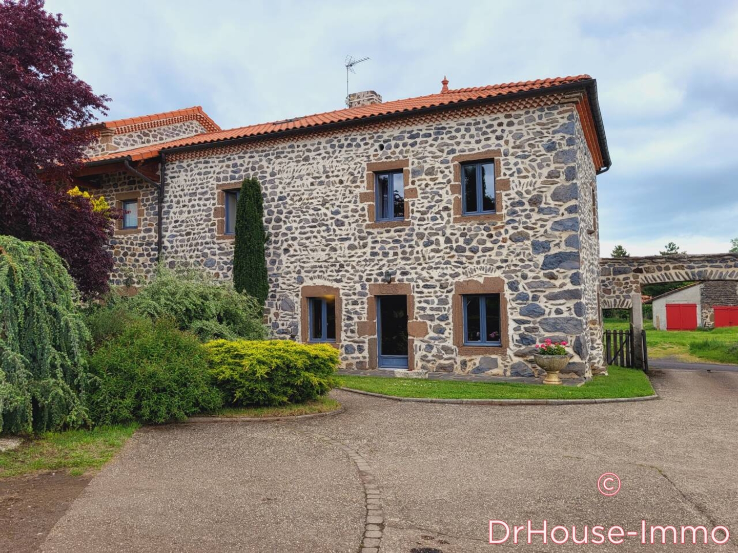 Photo 2 : Vente Maison 16 pièces Sanssac-l'Église 343 m²