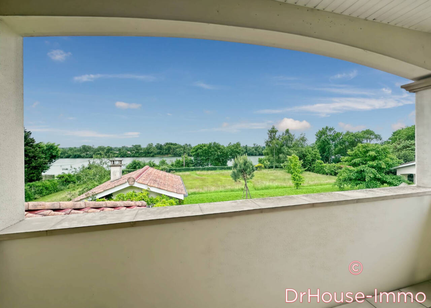 Photo 2 : Vente Maison 5 pièces Saint-Martin-Belle-Roche 210 m²