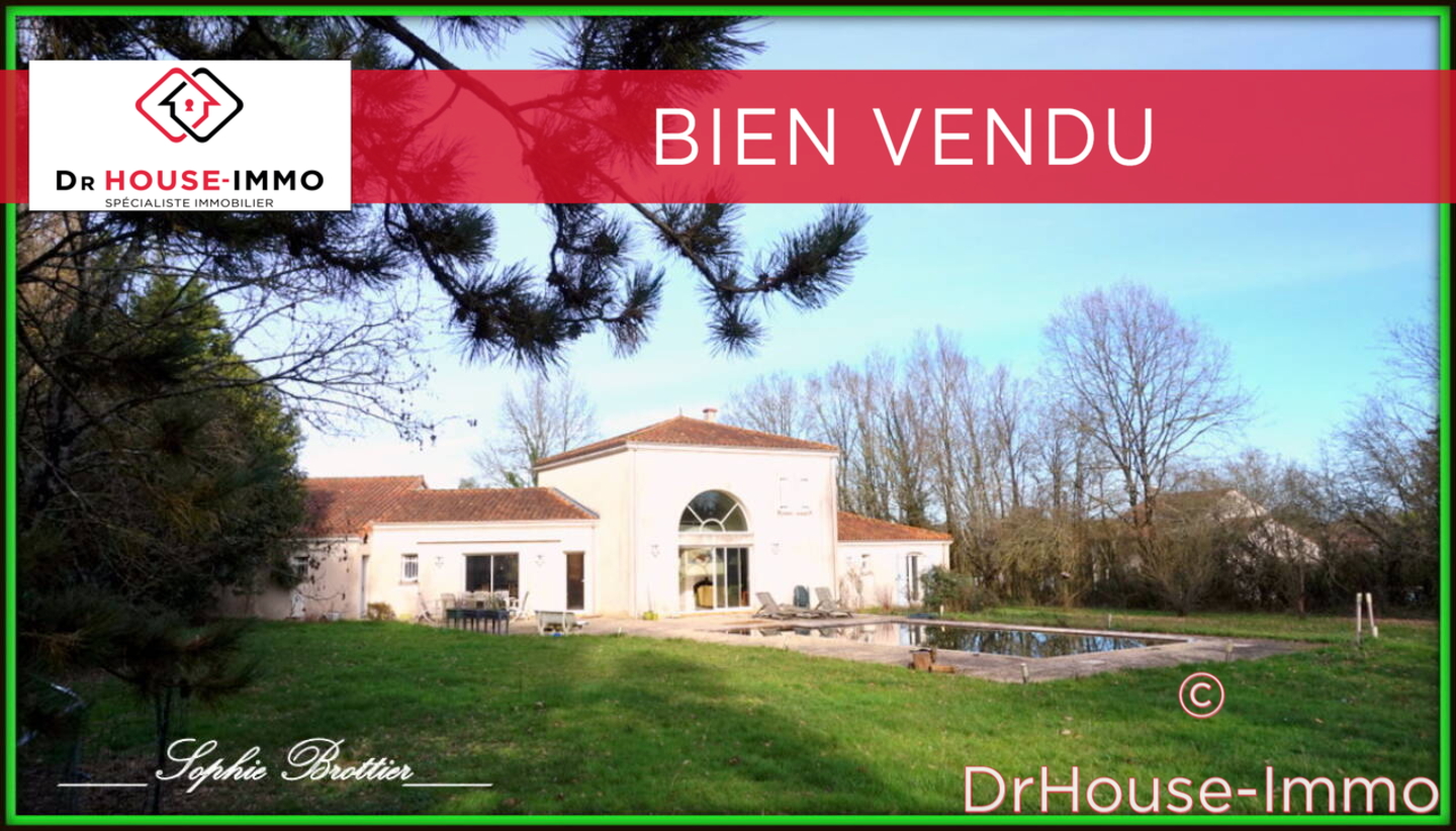 Photo 1 : Vente Maison 6 pièces Montreuil-Bonnin 220 m²