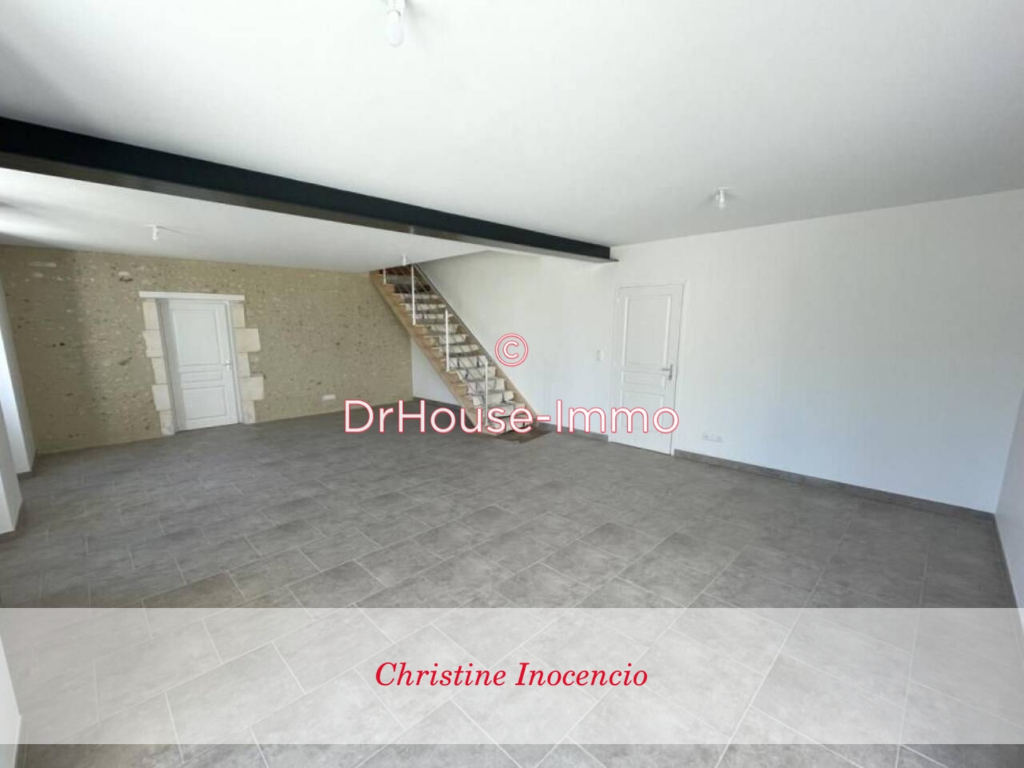 Photo 2 : Vente Maison 8 pièces Barbezieux-Saint-Hilaire 258 m²