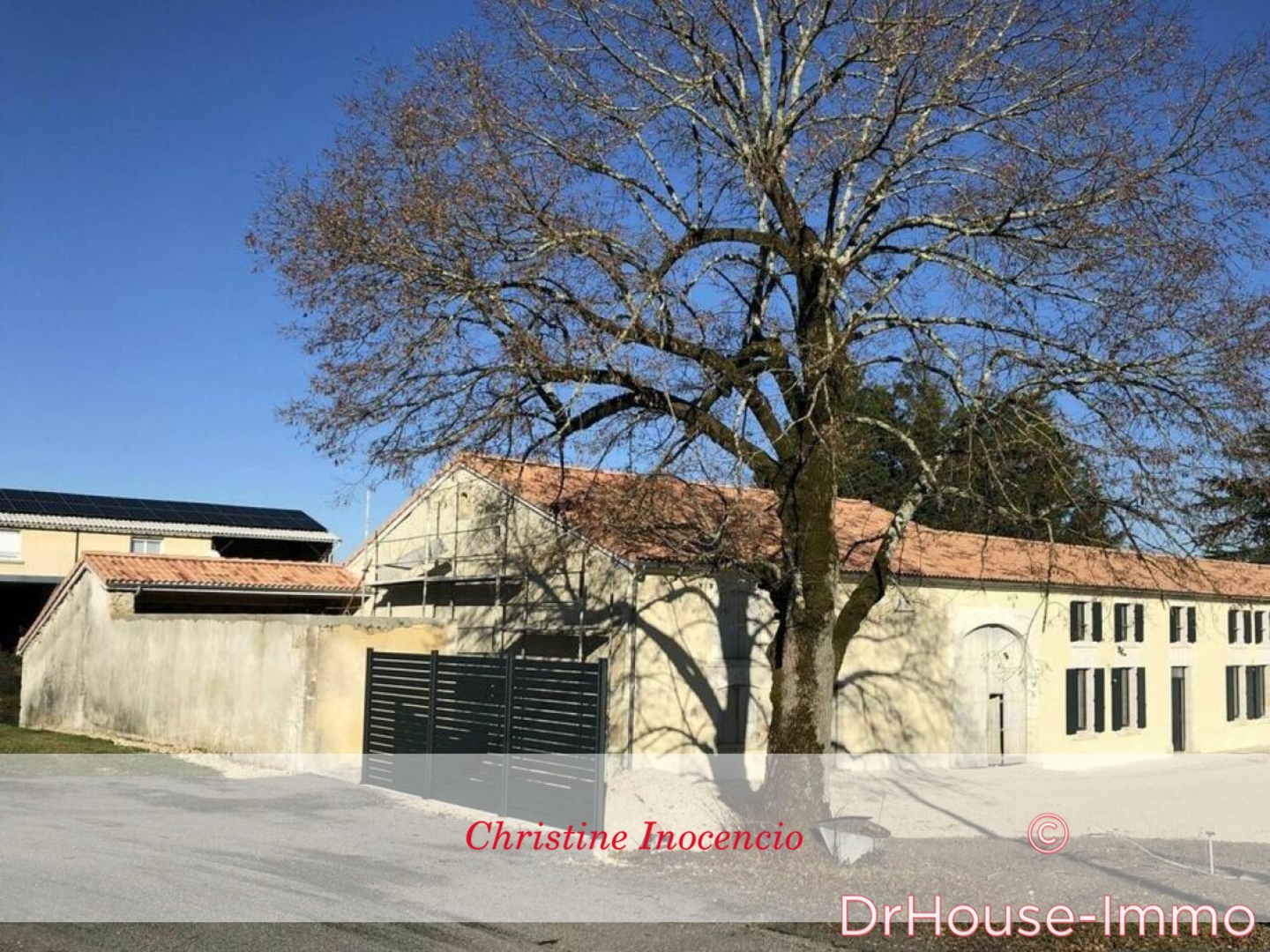 Photo 1 : Vente Maison 8 pièces Barbezieux-Saint-Hilaire 258 m²