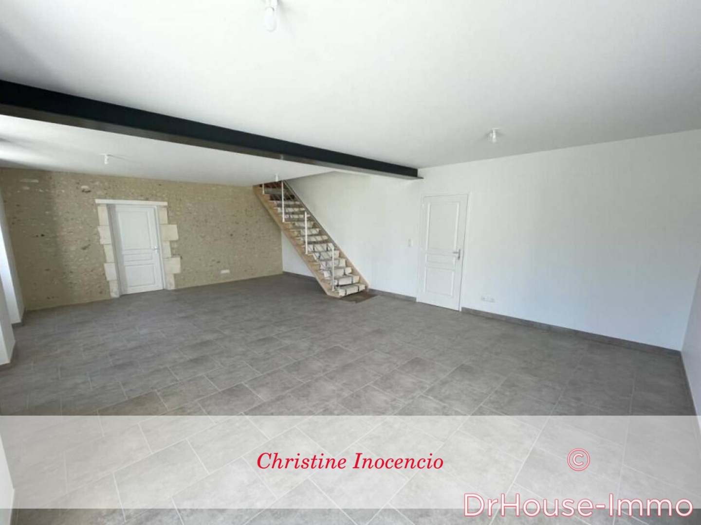 Photo 2 : Vente Maison 8 pièces Barbezieux-Saint-Hilaire 258 m²