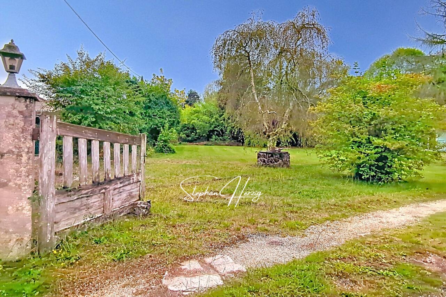 Photo 1 : Vente Terrain  Salles 899 m²