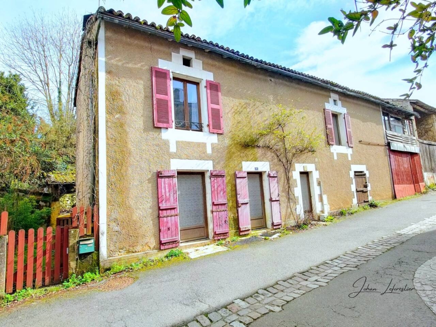 Photo 1 : Vente Maison 5 pièces Celle-Lévescault 166 m²