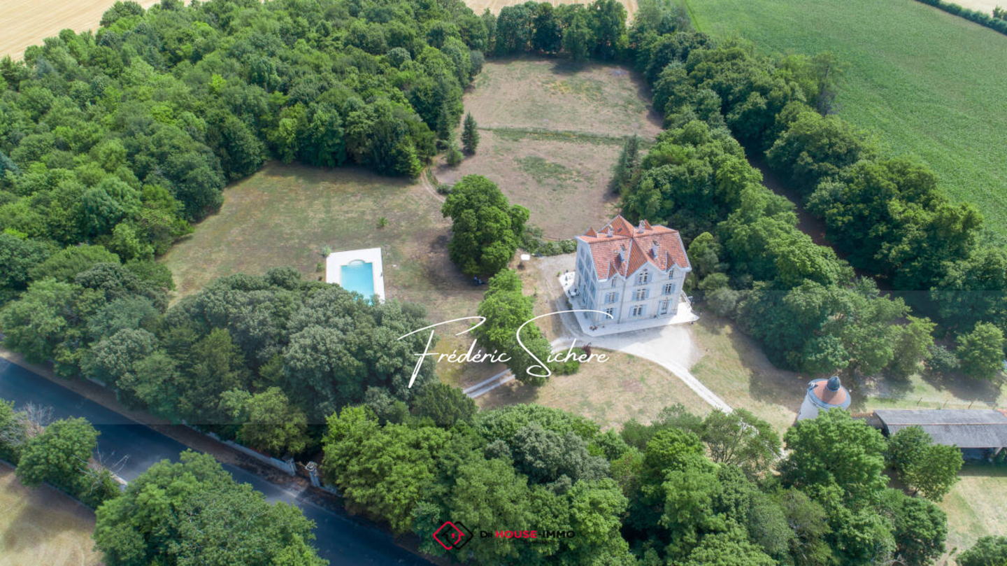 Photo 3 : Vente Hôtel particulier 13 pièces Saint-Jean-d'Angély 341 m²