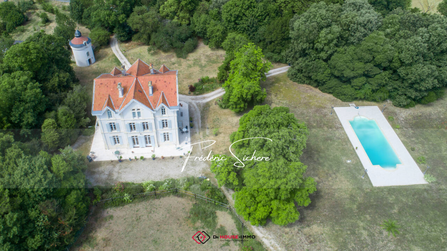 Photo 2 : Vente Hôtel particulier 13 pièces Saint-Jean-d'Angély 341 m²