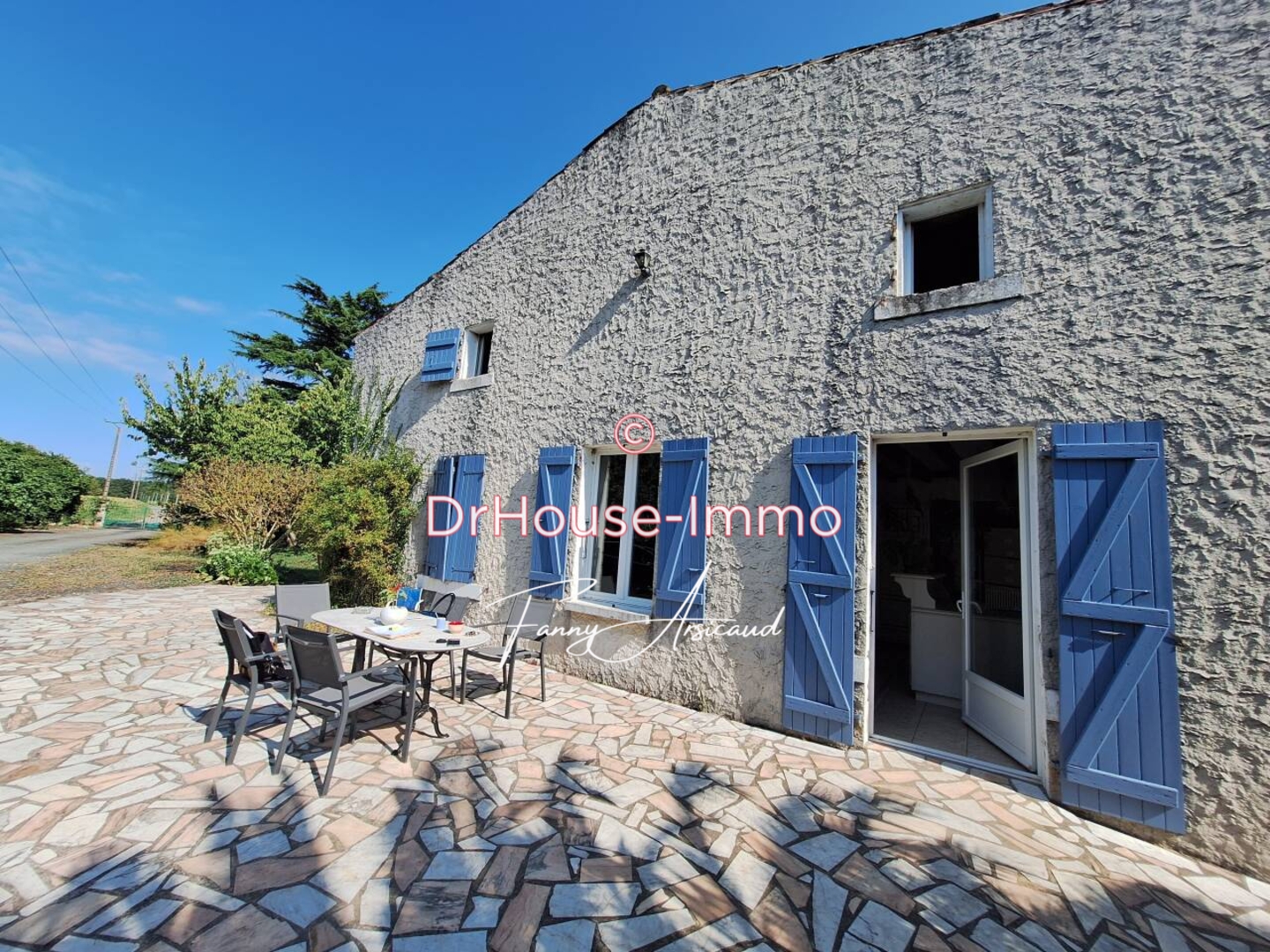 Photo 2 : Vente Maison 12 pièces Velluire 278 m²