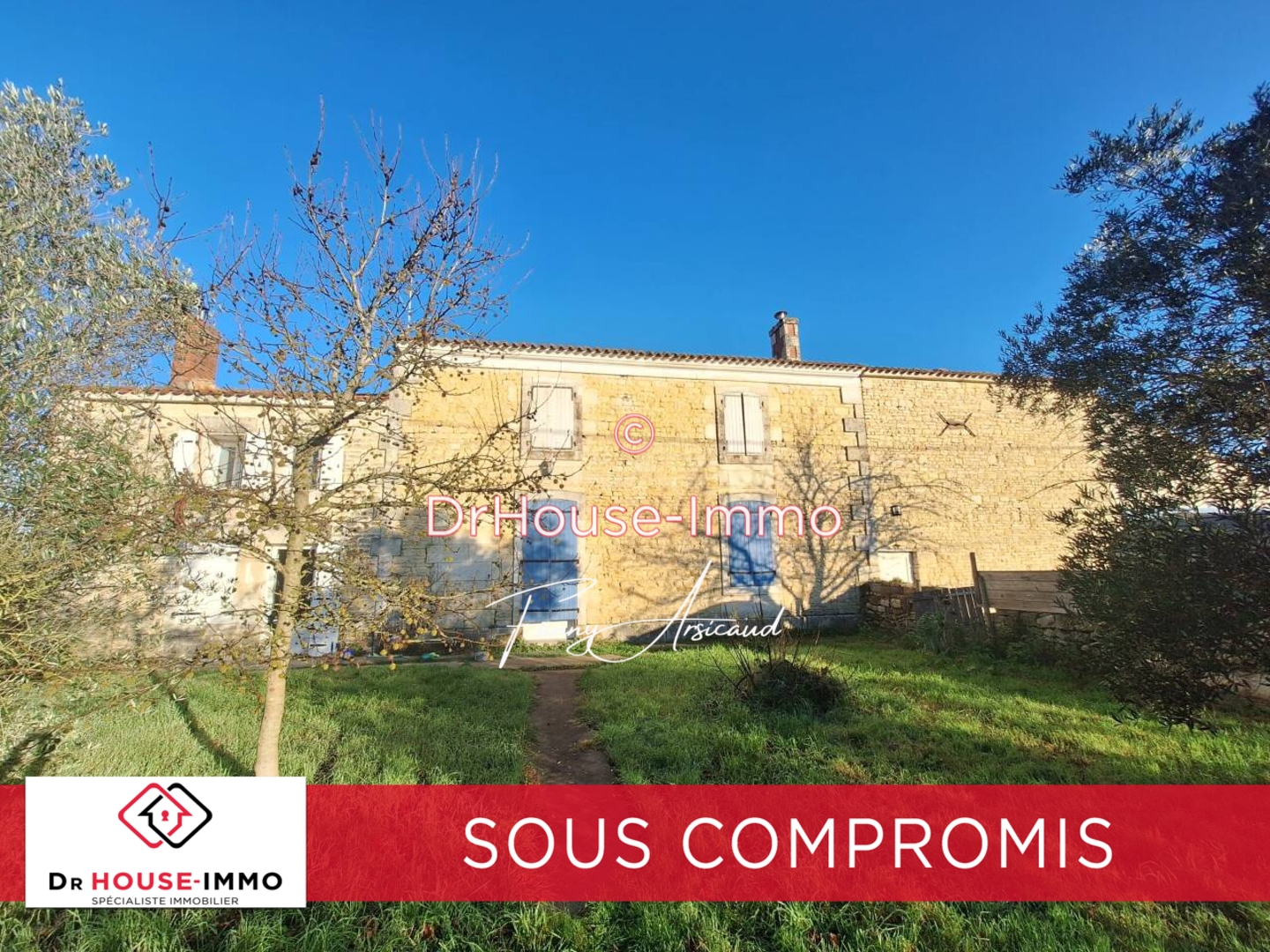 Photo 1 : Vente Maison 8 pièces Saint-Sigismond 285 m²