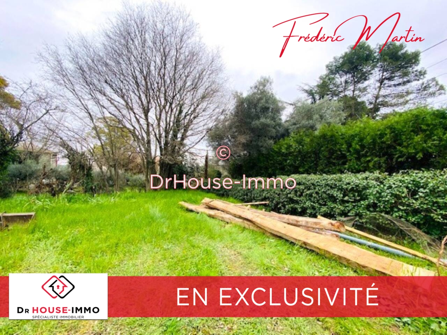 Photo 1 : Vente Terrain  Collias 610 m²