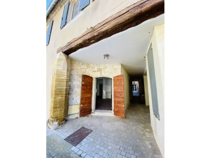 Commerce 2 pièces de 40 m² - Gigondas (84190)