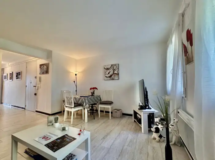 Appartement 2 pièces de 49 m² - Hyères (83400)