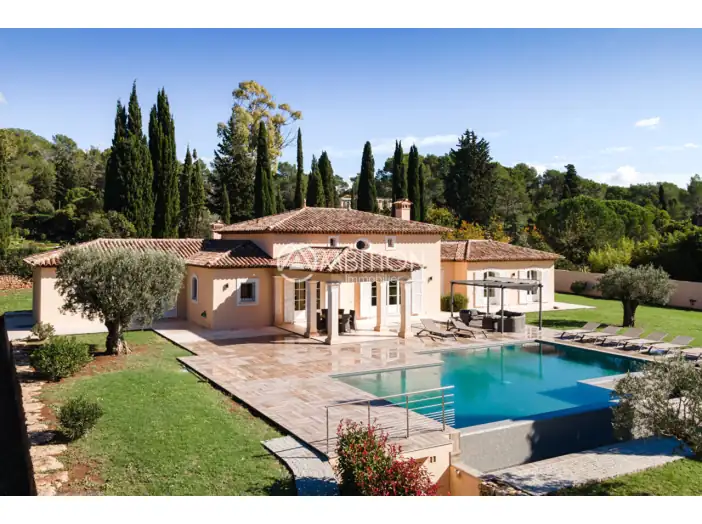 Maison 5 pièces de 270 m² - Puget-sur-Argens (83480)