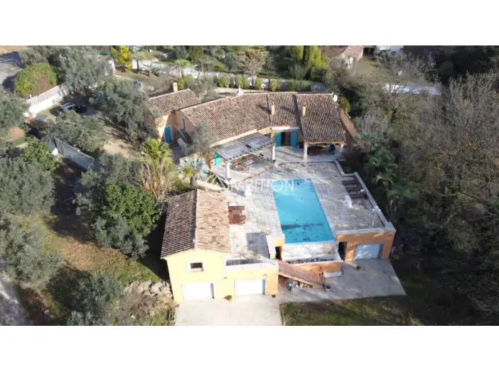 Maison 7 pièces de 190 m² - Figanières (83830)