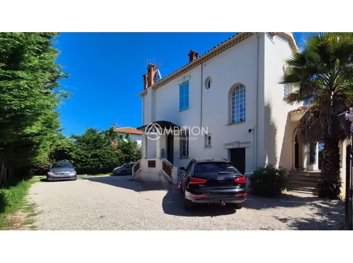 Immeuble 11 pièces de 184 m² - Cagnes-sur-Mer (06800)