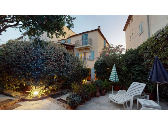 Maison de 240m² - 7 pièces