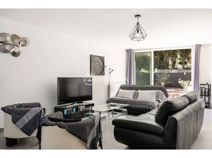 Appartement 3 pièces de 123 m² - Saint-Raphaël (83700)