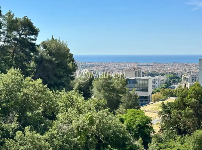 Appartement 2 pièces de 54 m² - Nice (06100)