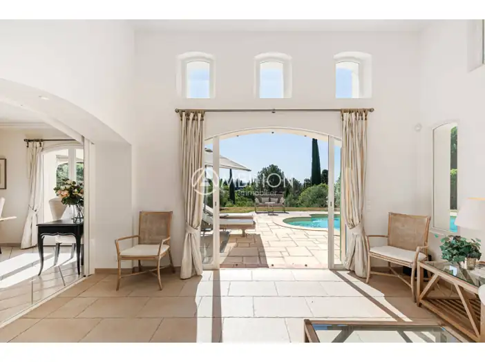 Maison 5 pièces de 167 m² - Peymeinade (06530)