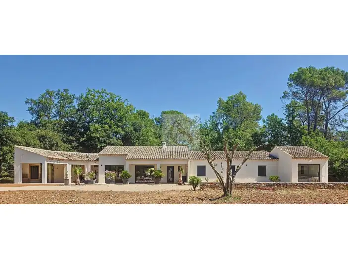 Maison 6 pièces de 180 m² - Arcs (83460)