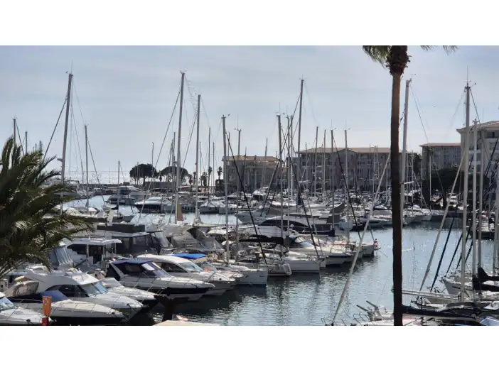 Appartement 4 pièces de 76 m² - Fréjus (83600)