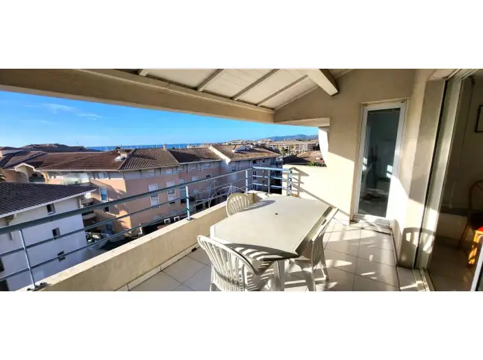 Appartement 2 pièces de 45 m² - Fréjus (83600)