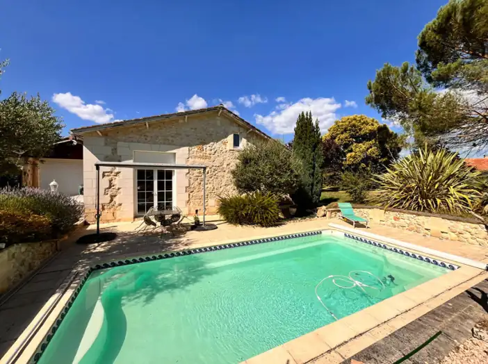 Maison 7 pièces de 245 m² - Saint-Loubès (33450)
