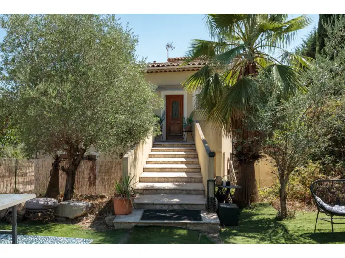 Maison 9 pièces de 146 m² - Grasse (06130)