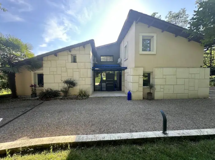 Maison 7 pièces de 183 m² - Chancelade (24650)