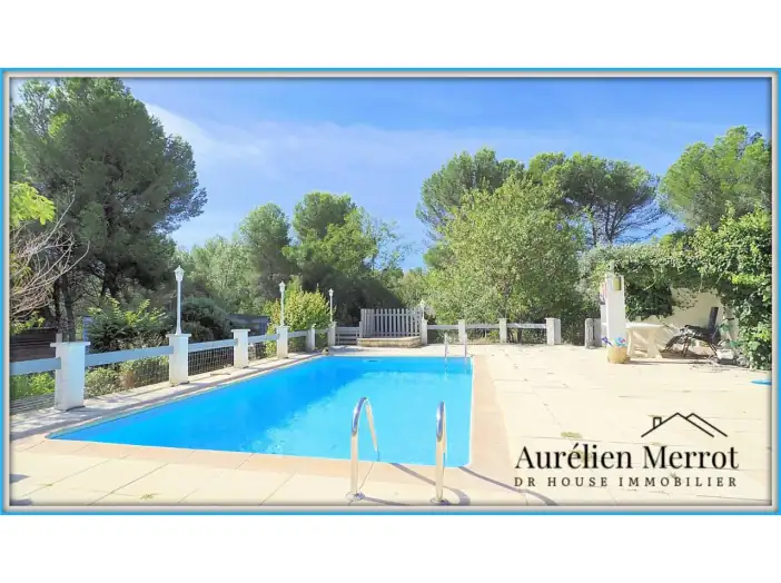 Maison 6 pièces de 133 m² - Rognac (13340)